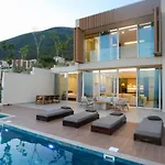 Elite Deluxe Villa, Coast Villa Palasë
