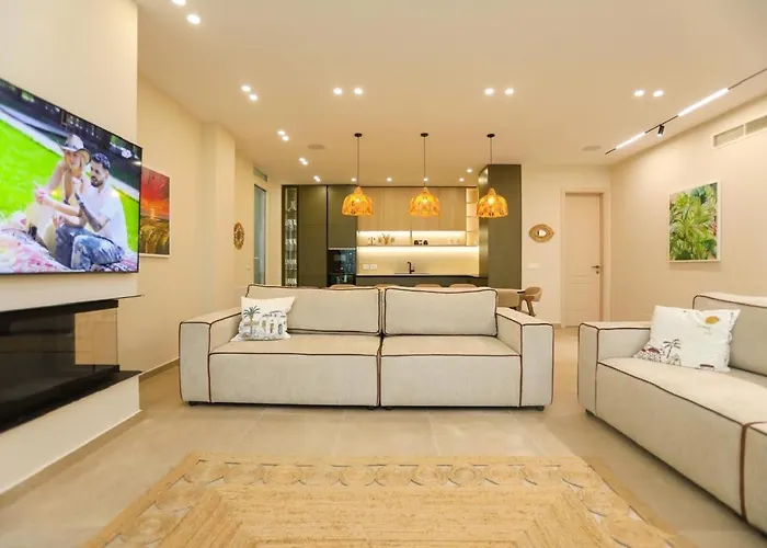 Elite Deluxe Villa, Coast * Palasë
