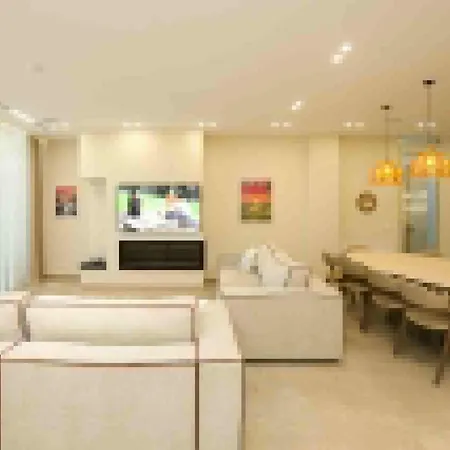 Elite Deluxe Villa, Coast Vila *