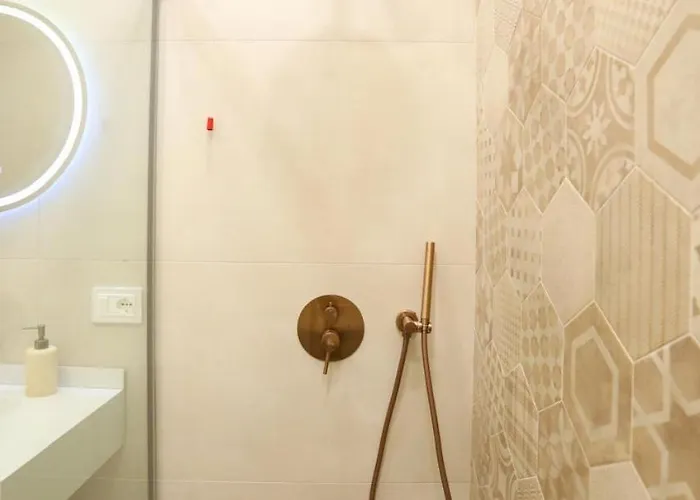 Elite Deluxe Villa, Coast 빌라 팔라서